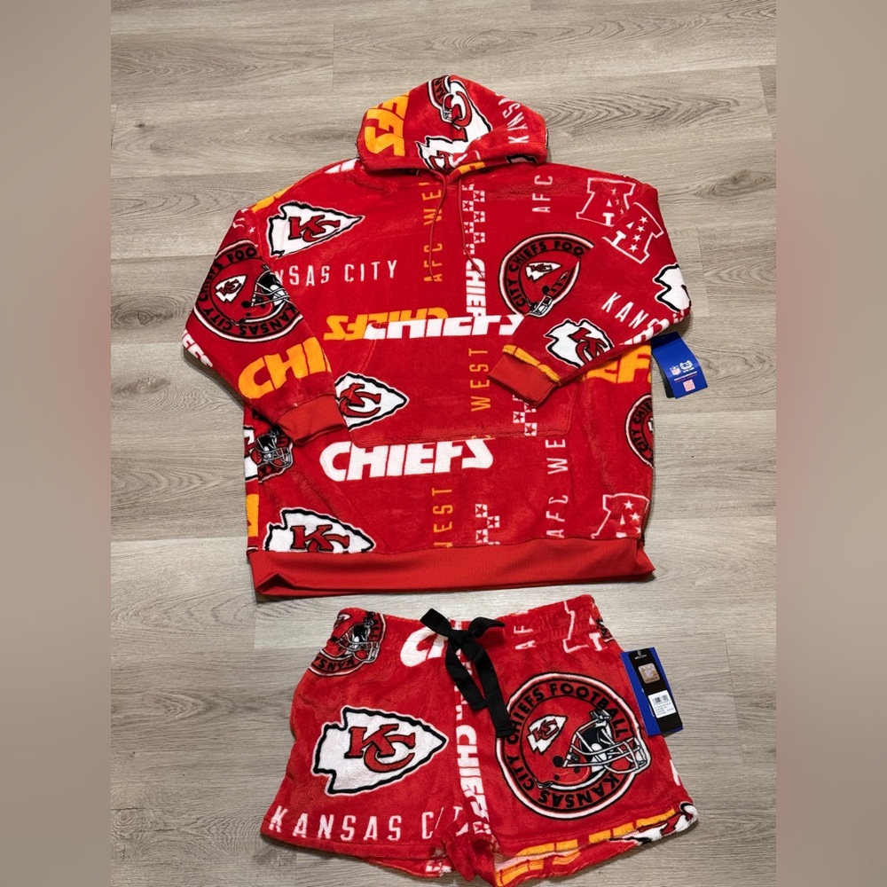 NFL OSFA COMFY KANSAS CITY CHIEFS FLEECE HOODIE AND LARGE SHORTS OUTFIT